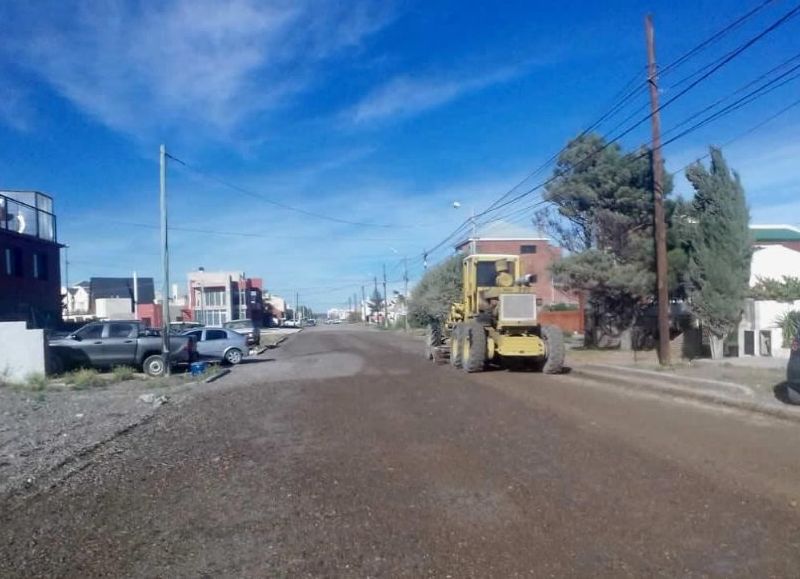 Rawson: la Dirección Costera continúa realizando trabajos de limpieza y mantenimiento en Playa Unión