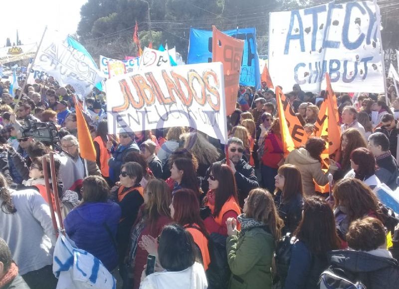 El gobierno quiere cambiar la realidad a través de la comunicación