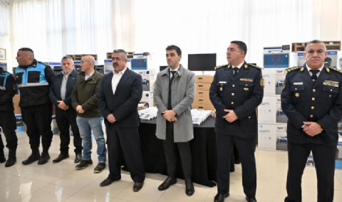 Torres encabezó entrega de equipamiento de última tecnología para la Policía