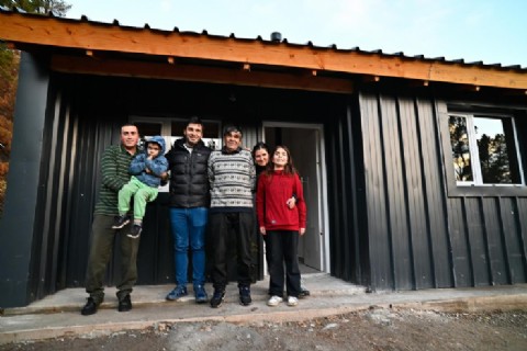 Torres: “Nos comprometimos a terminar antes del invierno y hoy las familias de El Hoyo vuelven a tener su hogar”