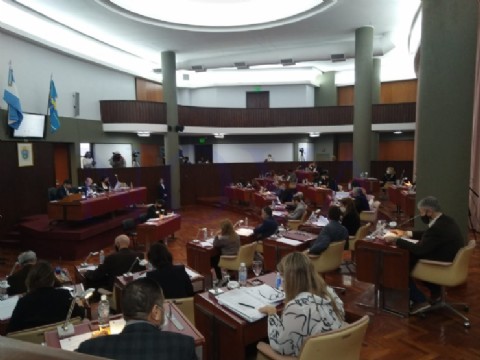 La Legislatura y una sesión caliente entre los legisladores oficialistas