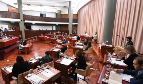 La Legislatura aprobó la emergencia en los servicios públicos de energía y agua potable en la provincia