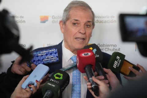 El Gobierno provincial otorgará un bono extraordinario de 250 mil pesos a docentes y auxiliares de Educación