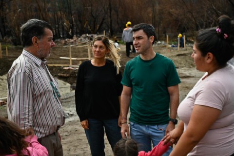 Provincia avanza en la reconstrucción de la Comarca: comenzaron las obras de viviendas para familias damnificadas