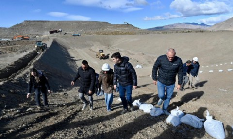 Torres y Taccetta recorrieron la obra del nuevo módulo de la Planta de Tratamiento de Residuos Sólidos Urbanos de Esquel