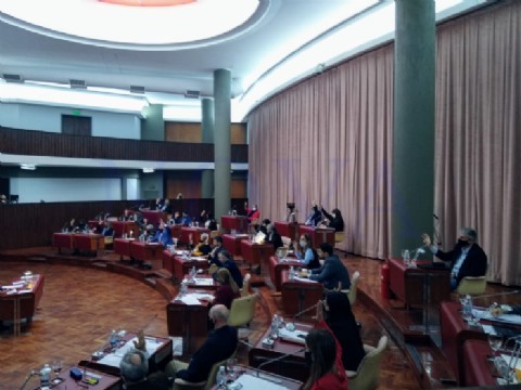 En bandeja, Arcioni: Diputados aprobaron la Reestructuración de la deuda pública provincial