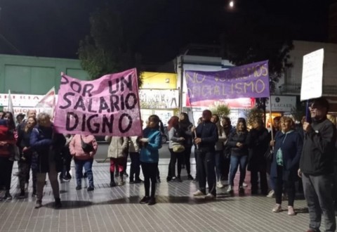 Arde Trelew: jubilados docentes autoconvocados hicieron oír su reclamo