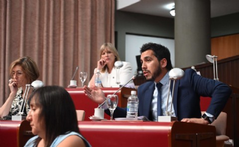 Emanuel Coliñir presentó un proyecto de Emergencia Alimentaria en Trelew