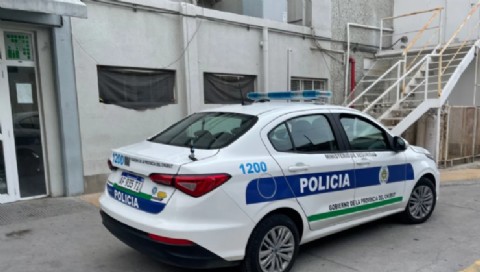 Fue apuñalado por su expareja tras atacarla a golpes en Trelew
