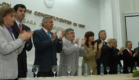 Cristina inauguró una escuela en Trelew junto a Das Neves y Néstor