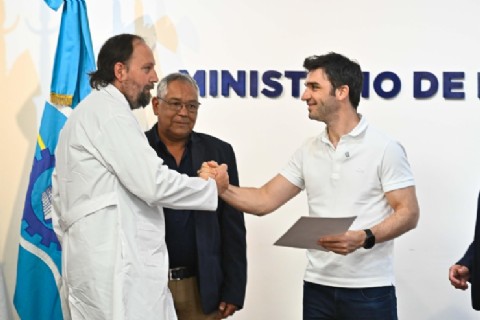 “Nacho” Torres encabezó entrega de equipamiento tecnológico a 14 instituciones educativas de la provincia