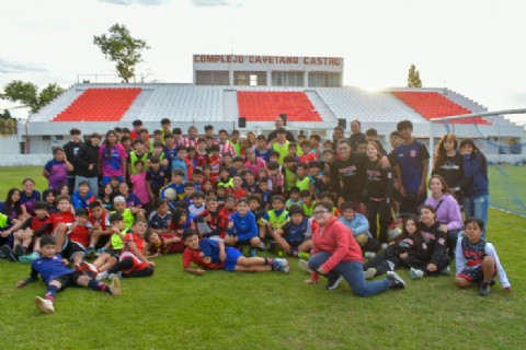 Nacho Torres recorrió el Club Racing de Trelew y destacó el rol social de las instituciones deportivas