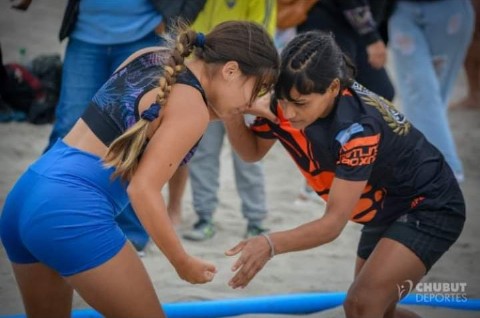 VIDEO | Chubut: Natalia Proboste, de 15 años, recauda fondos para competir en Lucha Olímpica en Brasil