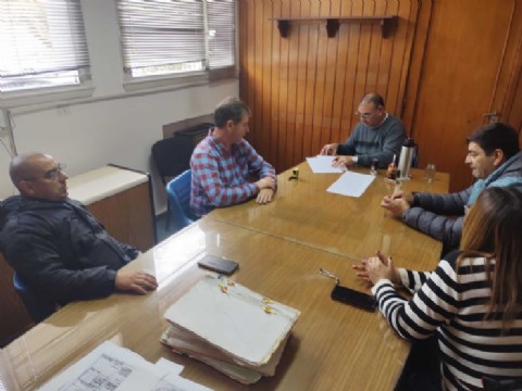 Puerto Pirámides: la provincia avanzó con la regularización dominial de dos familias