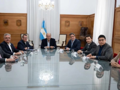 Nacho Torres reclamó en Casa Rosada por la caída de la coparticipación y el freno a la obra pública