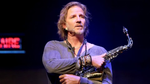 Facundo Arana llega con una única función de su galardonada obra en el Teatro Verdi de Trelew