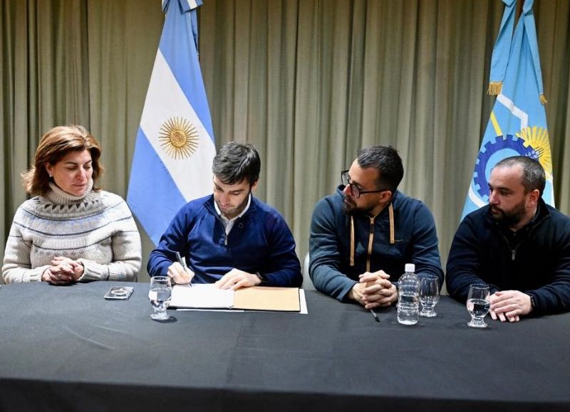 Nacho Torres anunció la repavimentación de la Ruta 40 en el tramo Facundo–Tamariscos