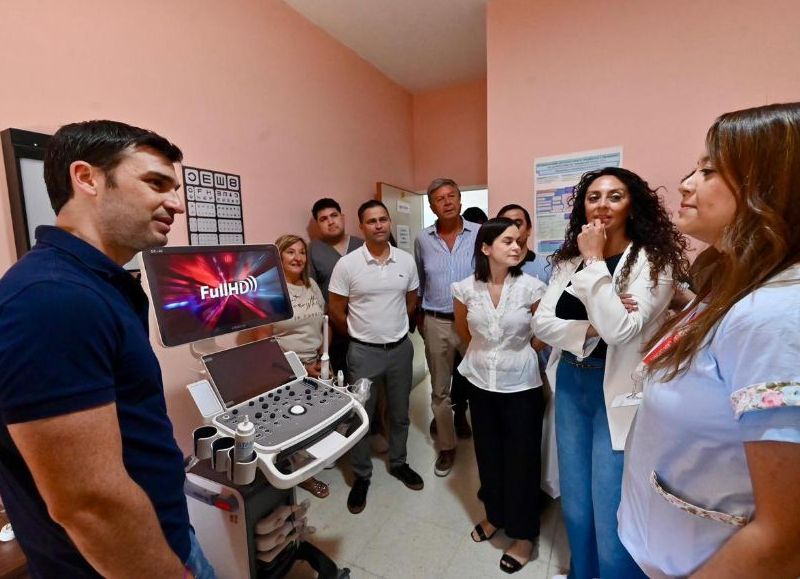 Provincia entregó un ecógrafo de última generación al Hospital de Camarones