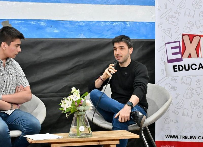 Torres participó de la Expo Educativa que reúne a más de mil estudiantes del Valle y la Meseta