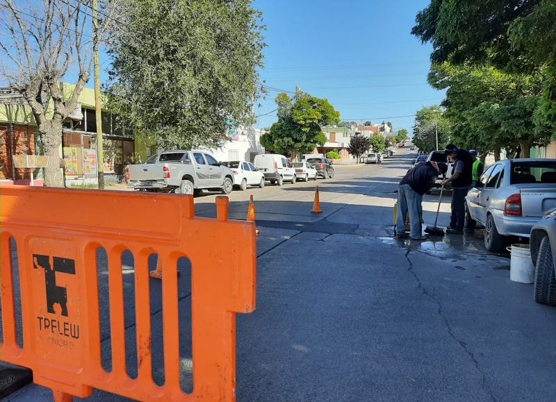 Servicios Públicos sigue avanzando en la reparación de baches en Trelew